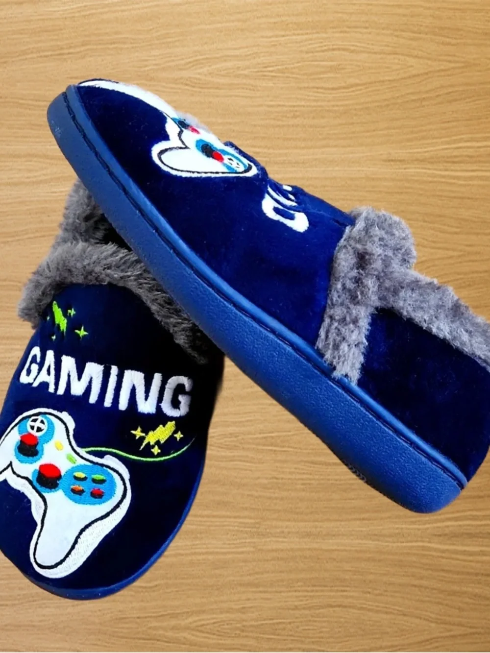 EUC Wonder Nation Boys Gaming Legend Lounge Slippers Size 2-3